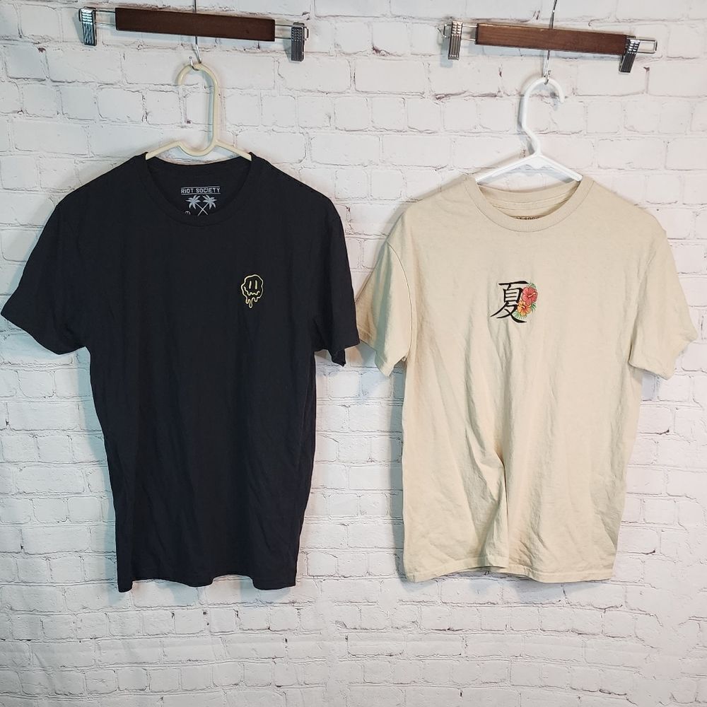 Men's Riot Society shirt bundle, size Medium